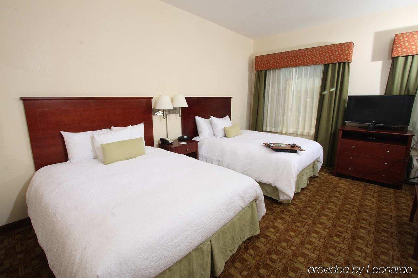Hampton Inn & Suites Valdosta/Conference Center Room photo