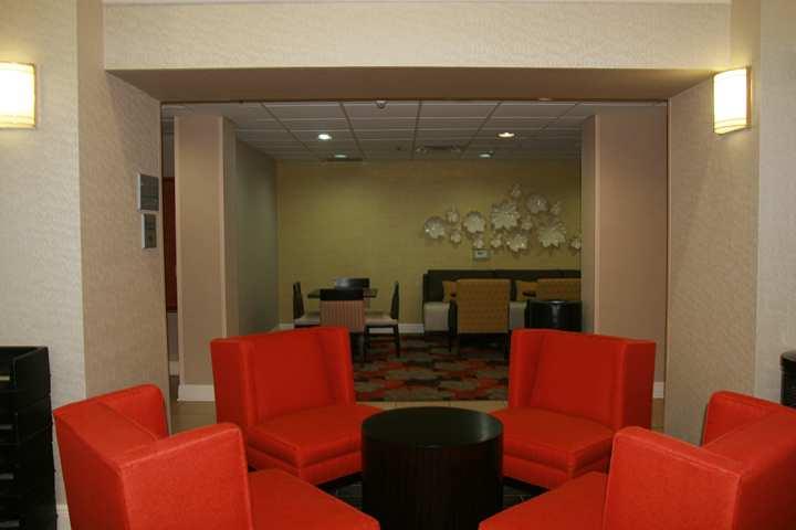 Hampton Inn & Suites Valdosta/Conference Center Interior photo